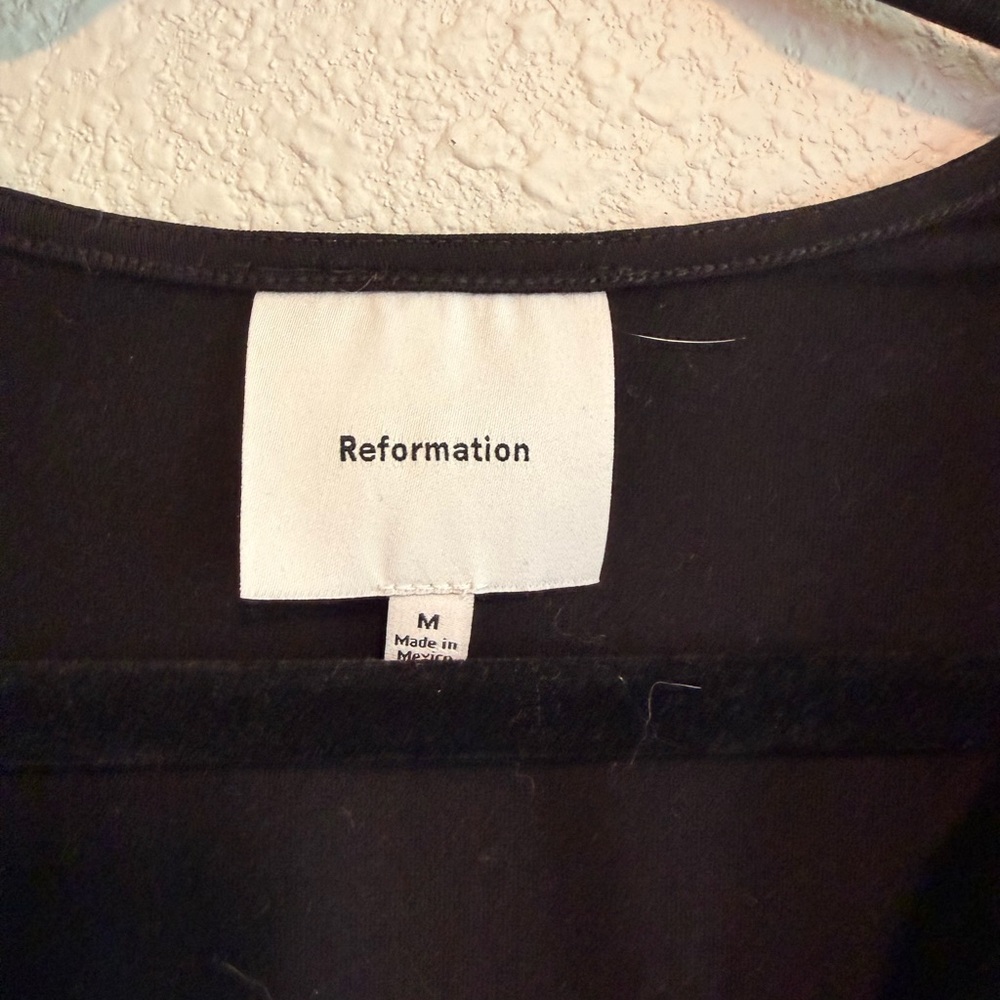 Reformation Bowie Black V-Neck Top - Picture 4 of 4